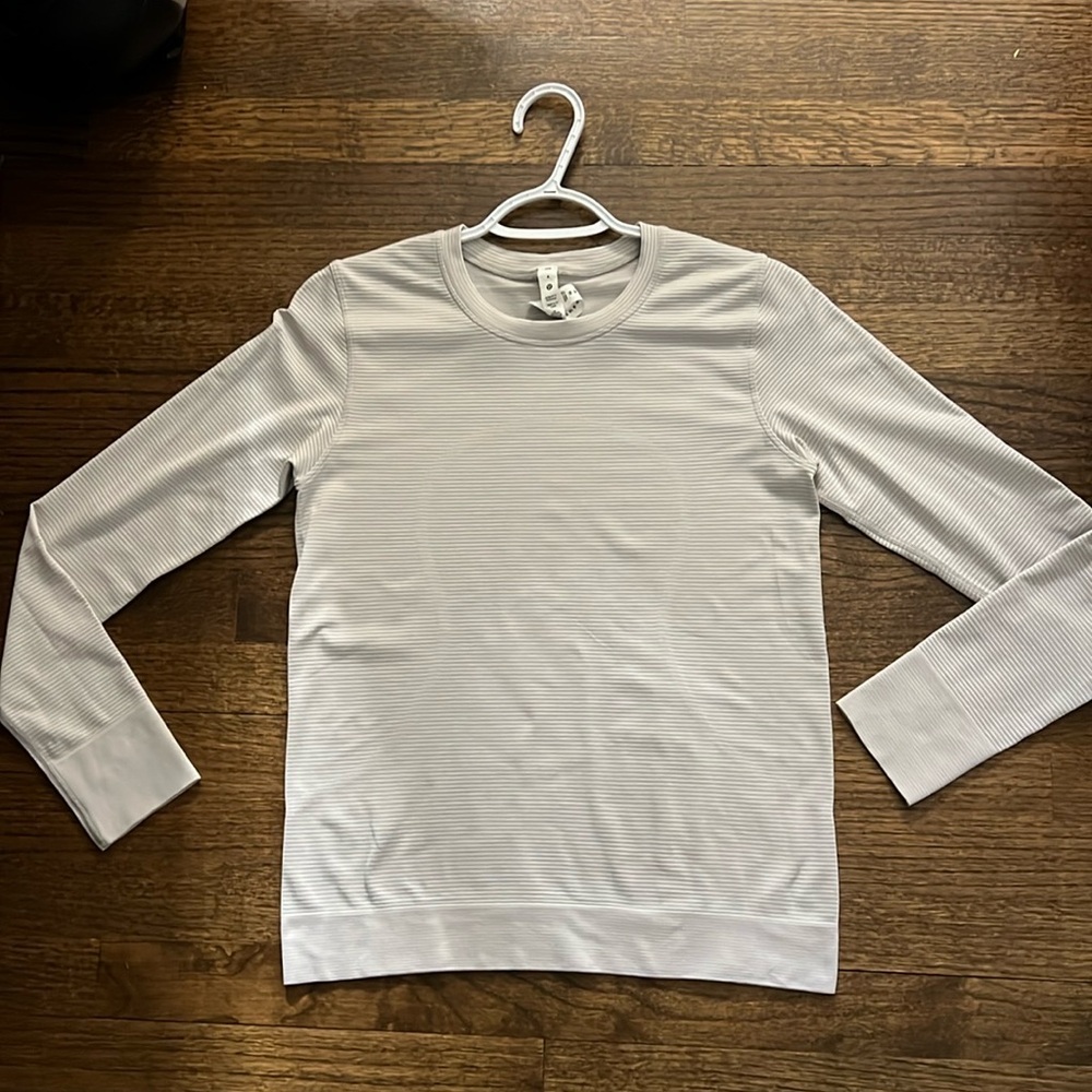 Lululemon long sleeve shirt - Picture 4 of 6